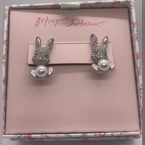 BETSEY JOHNSON Hop to It Easter Holiday Bunny Rabbit Pearl Crystal Earrings NWT